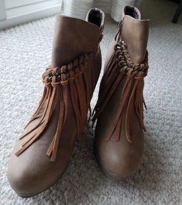 Sbicca vintage collection wedge fringe boots